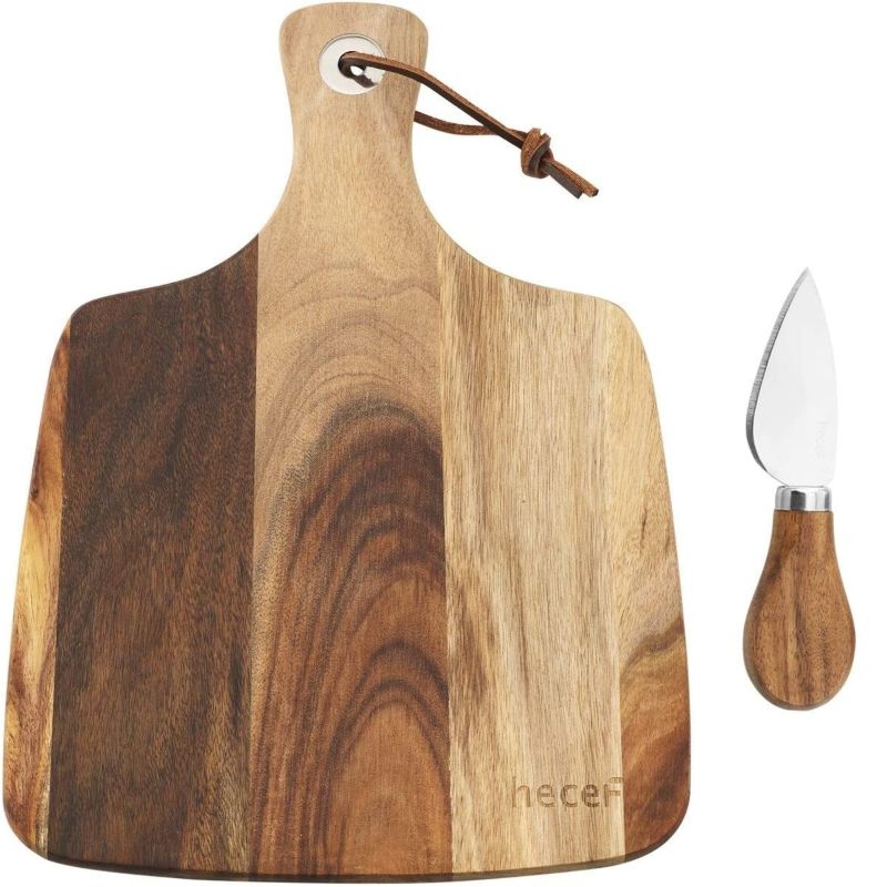 Hecef wood board with knife