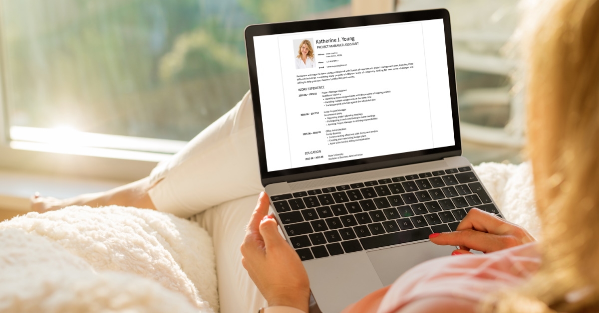 woman at home using laptop