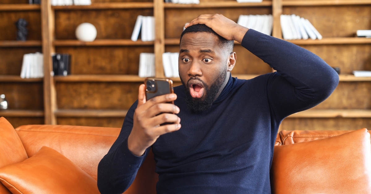 man amazed with news received on the smartphone