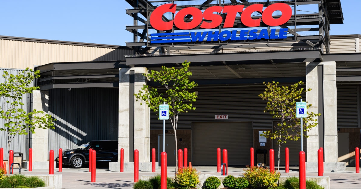 redmond costco wholesale store during day time