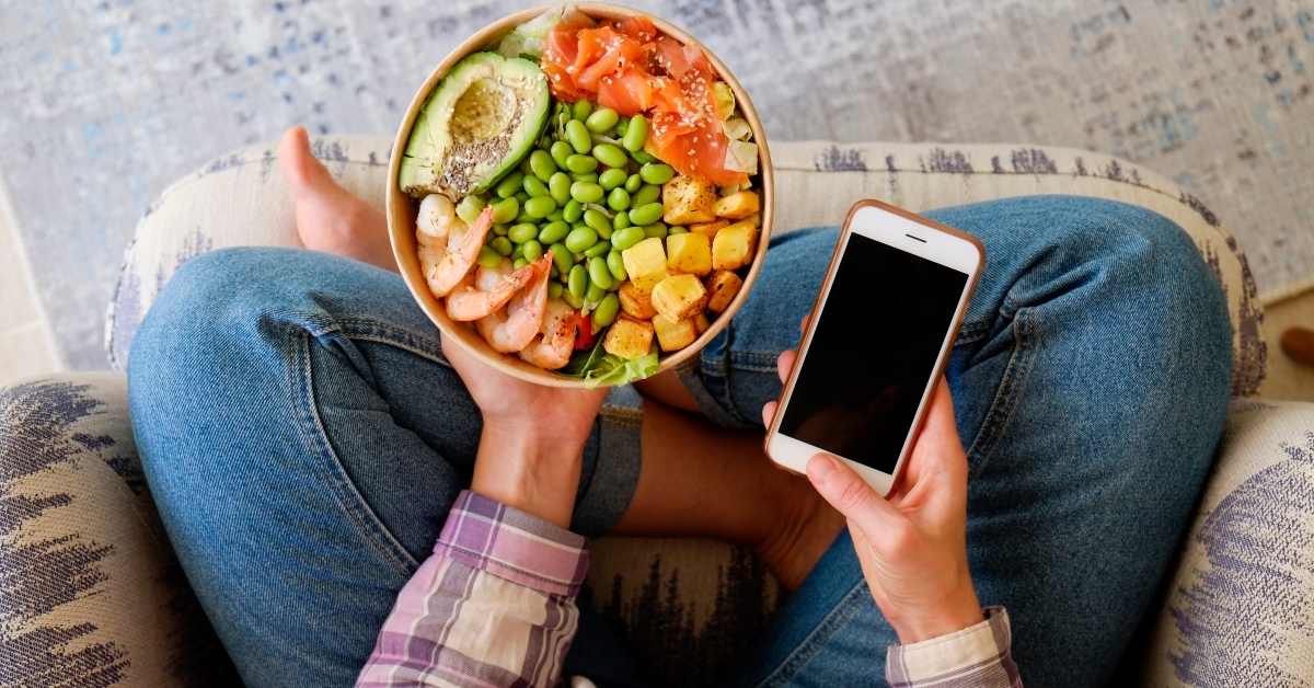 smoked salmon shrimp avocado in take out paper container