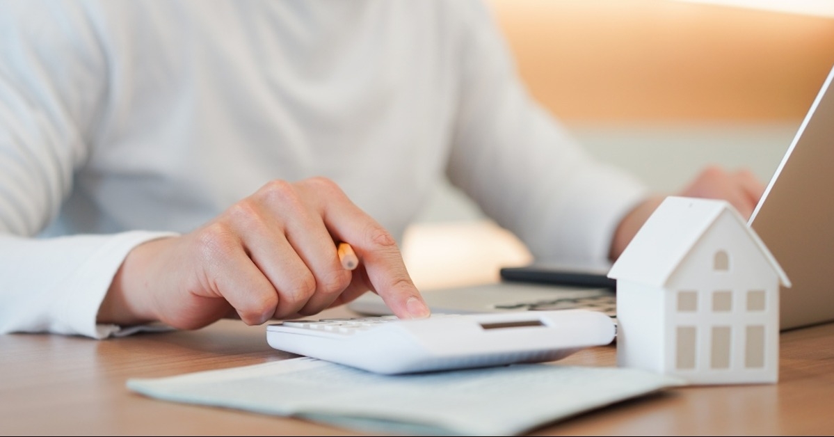 man hand press on calculator to check expenses