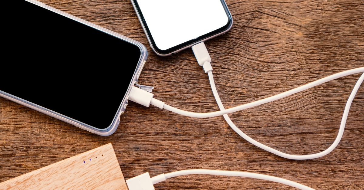 smartphones charging with power bank