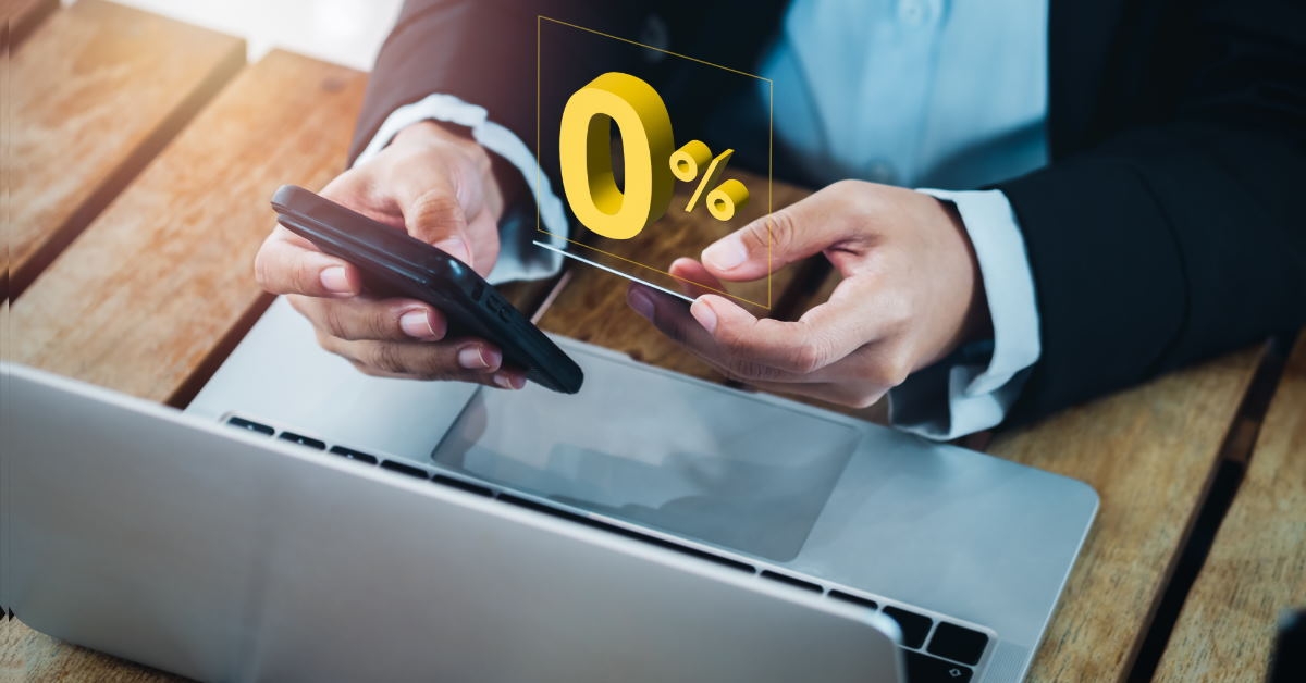 man holding card and smartphone for online shopping with zero percent interest rate 3d sign