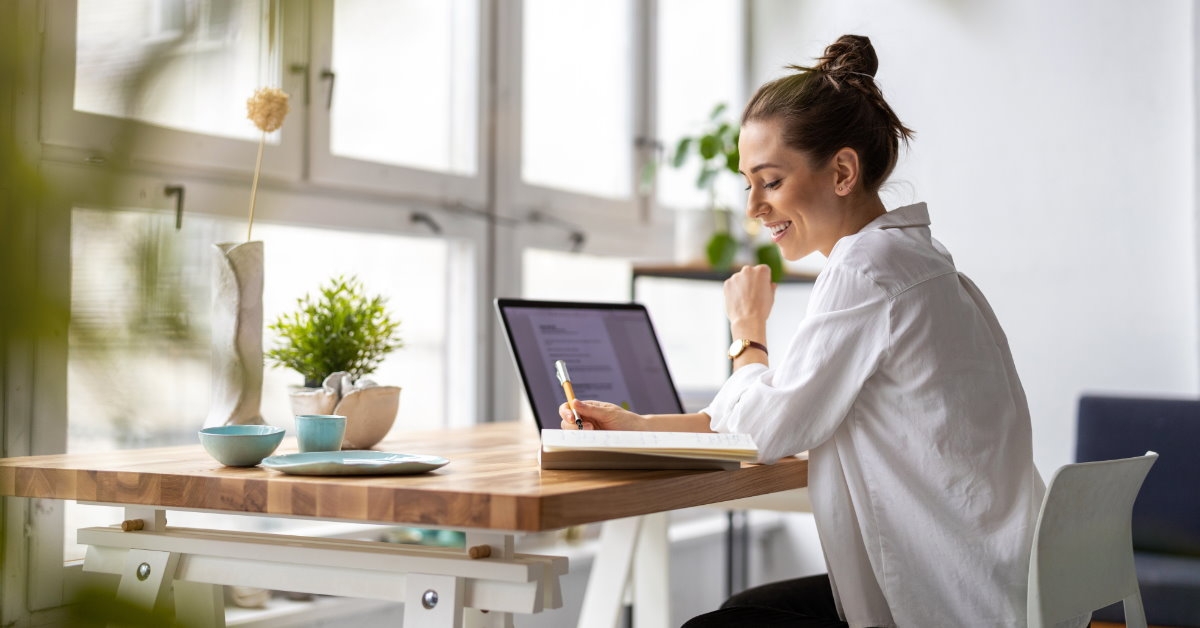 beautiful woman working on laptop 