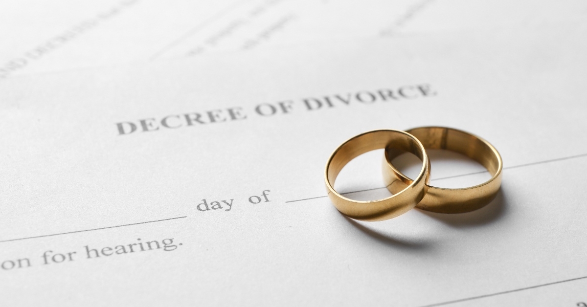 rings with decree of divorce