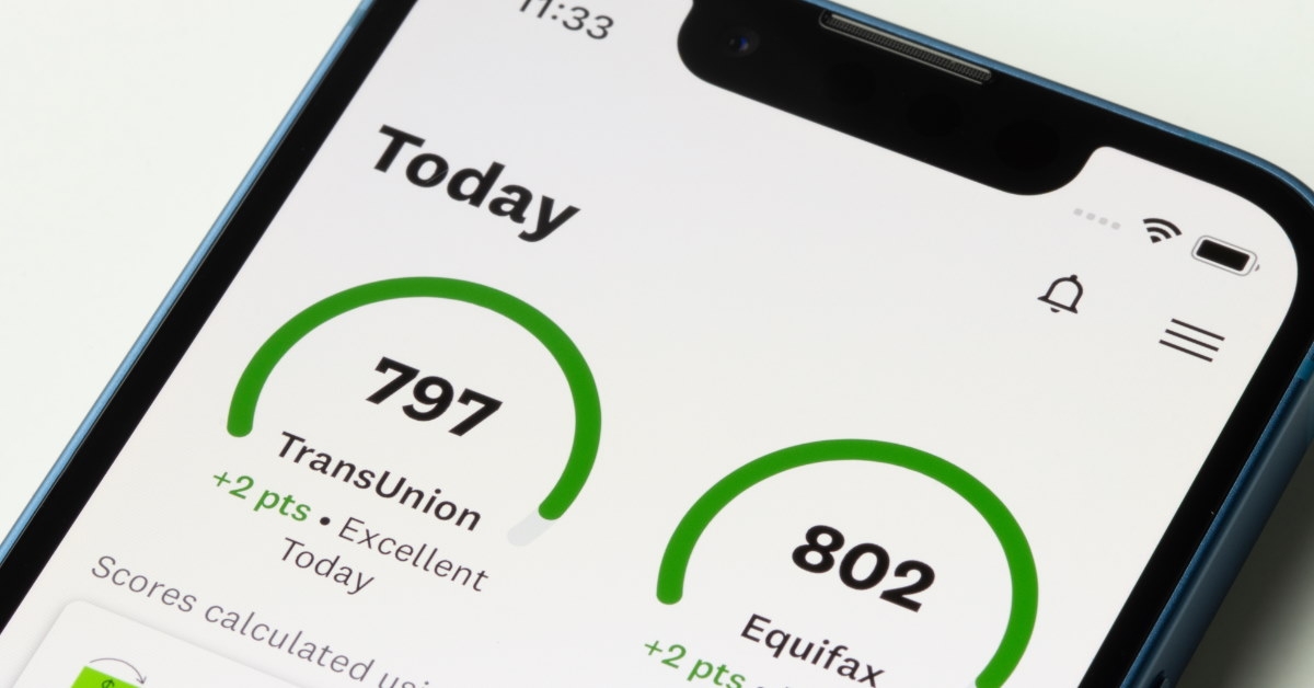smartphone showing showing excellent credit score 