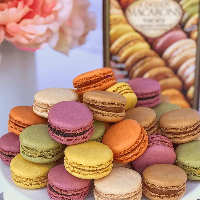 Trader Joe's-A Dozen Macarons Variés