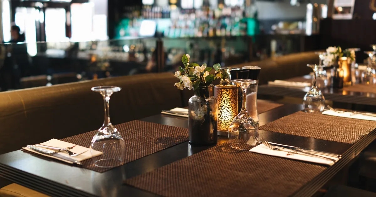 dining tables in resturant