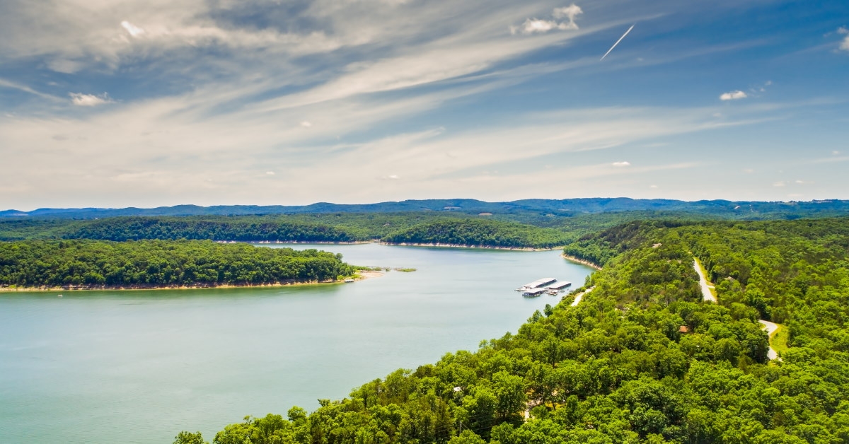 bull shoals lake in branson during the day.