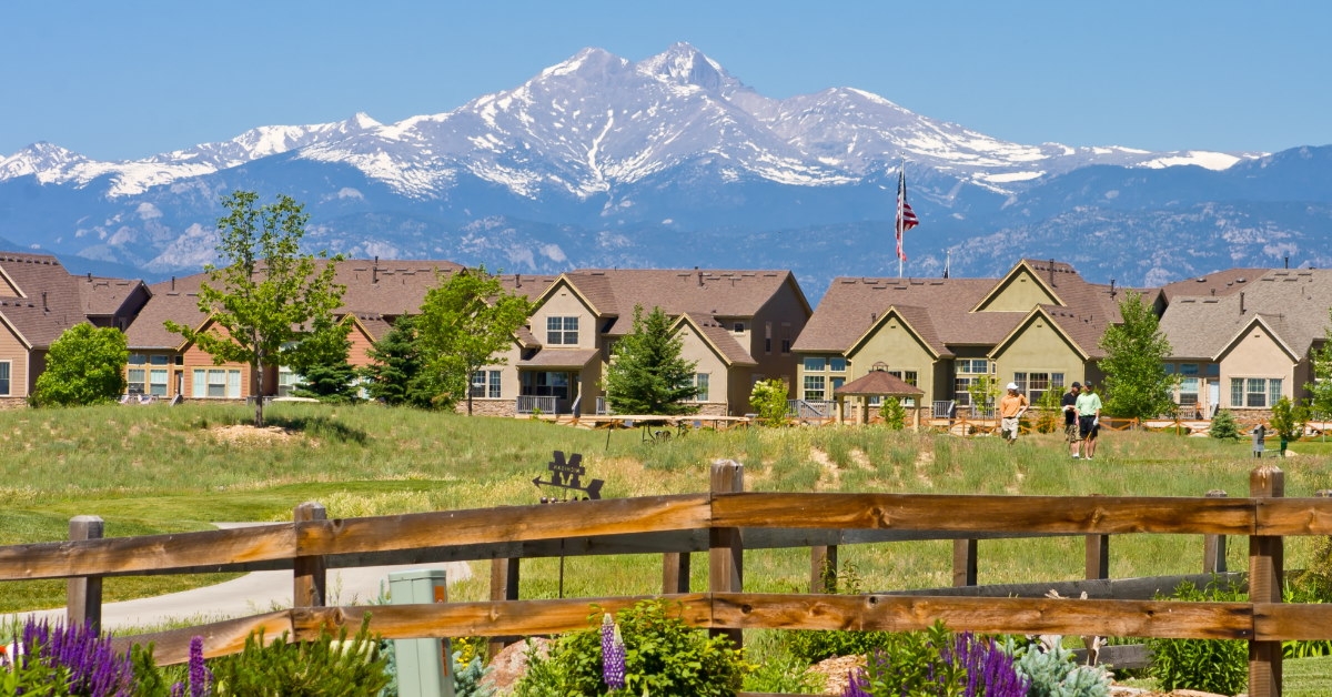 longmont golf course houses with mountains in the background.