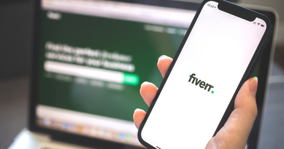 female freelancer opening fiverr on laptop and smartphone