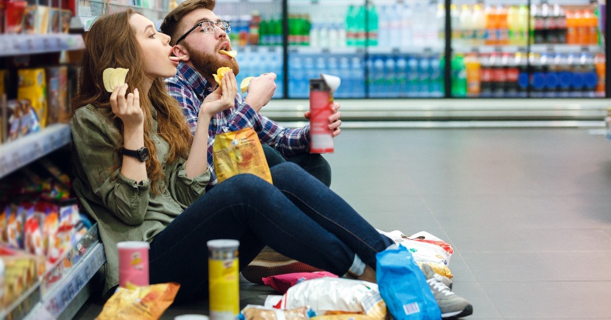 couple sitting eating snacks