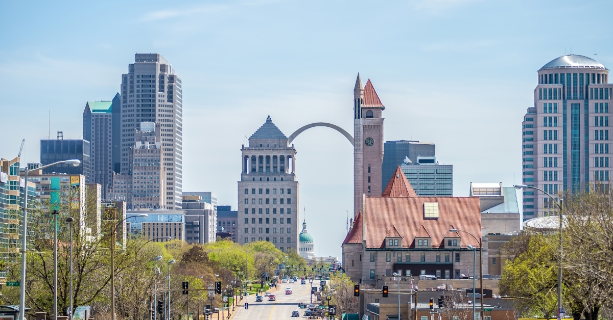 saint louis missouri with mild traffic during day time