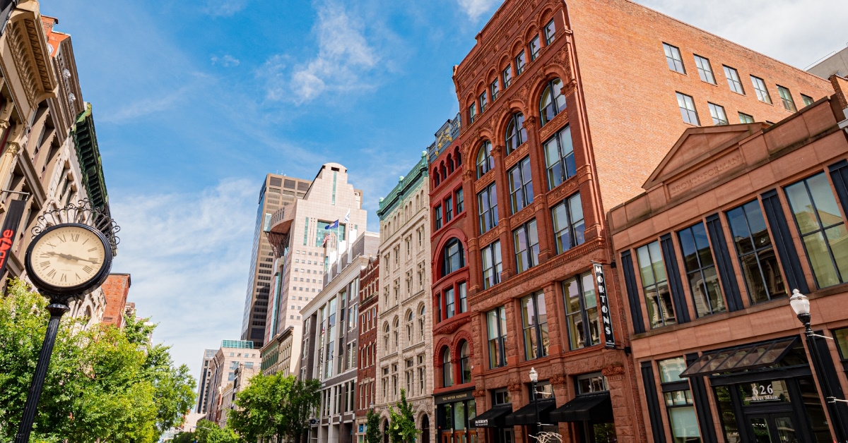 beautiful streets of louisville kentucky during day time