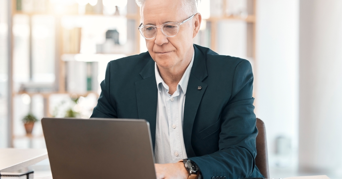 online planning of an elderly accountant