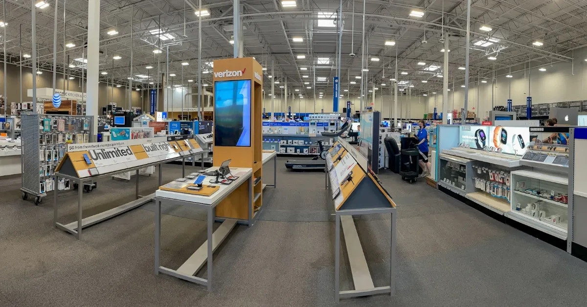 electronics section in best buy 