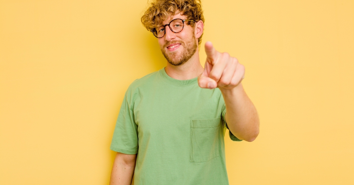 pointing to front