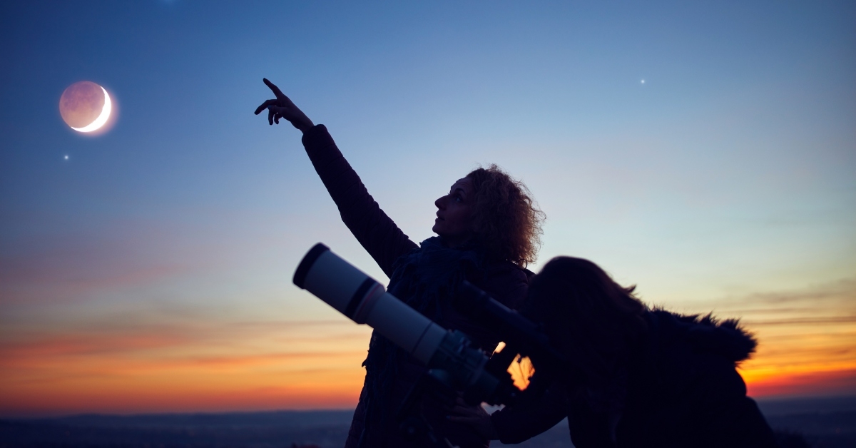 Mother and daughter observing stars