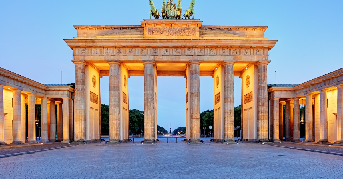 berlin gate at night
