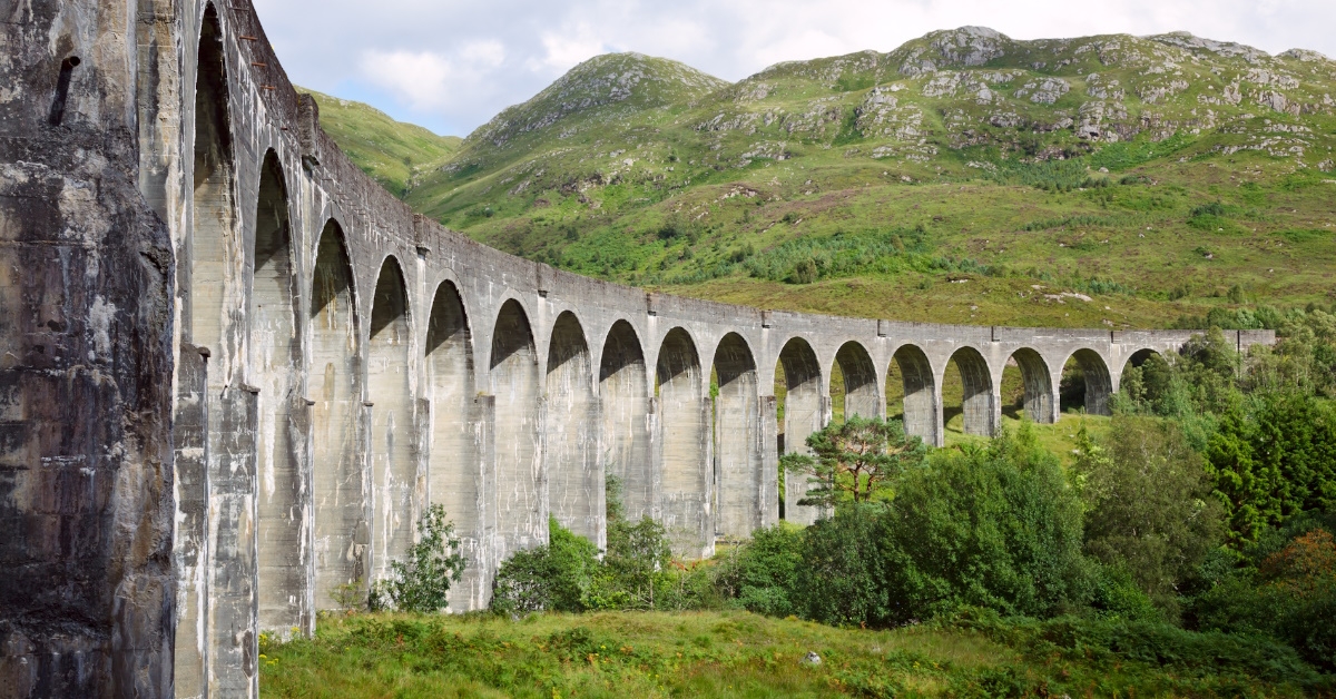 glenfinnan viaduct during day time