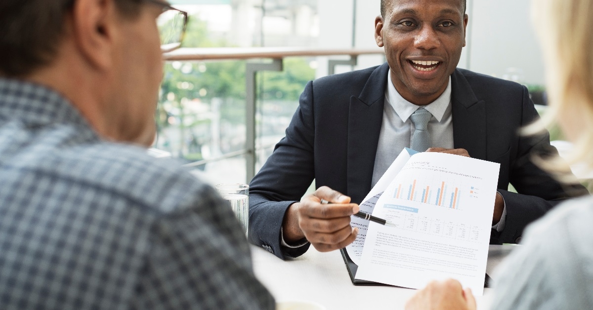 A financial advisor is offering advice to a couple