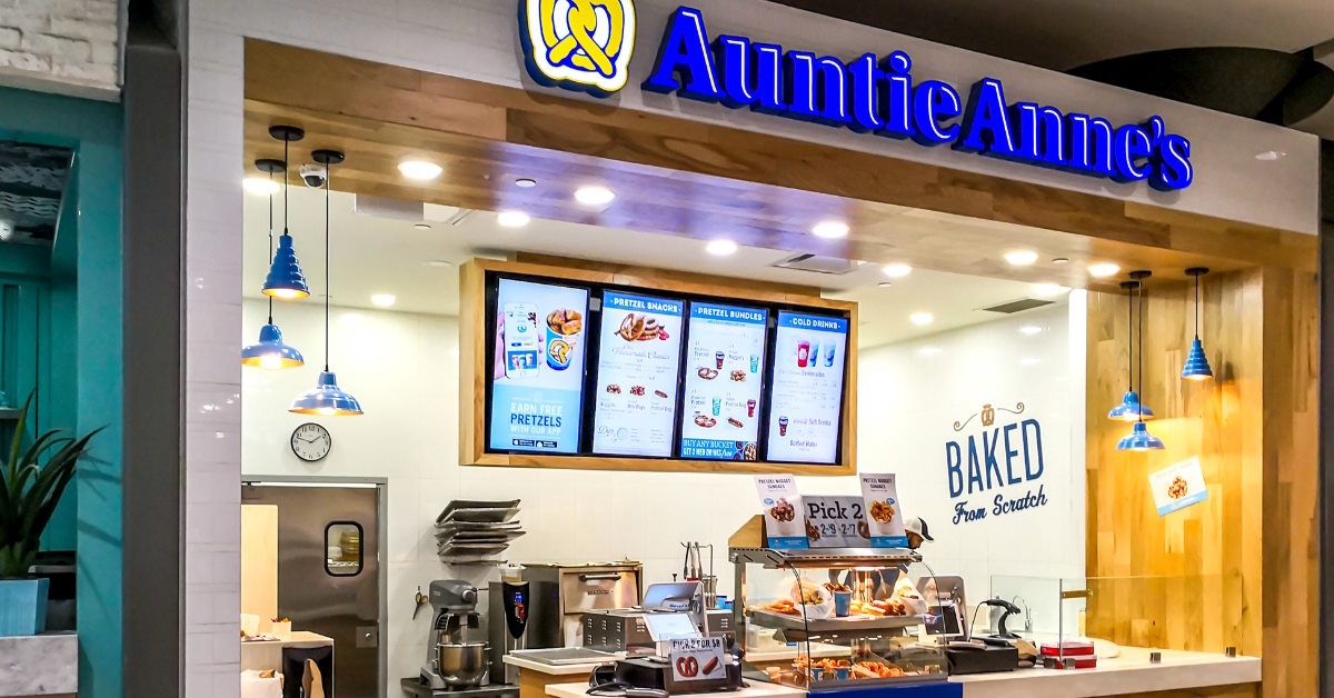 auntie anne's food booth in mall