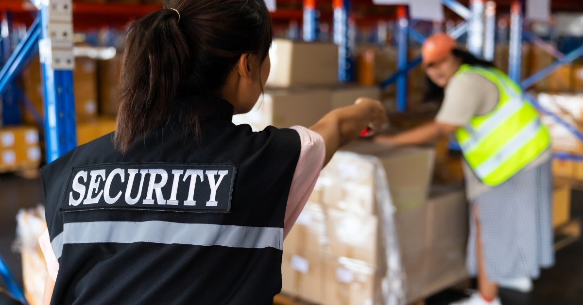 Security guard is catching a thief