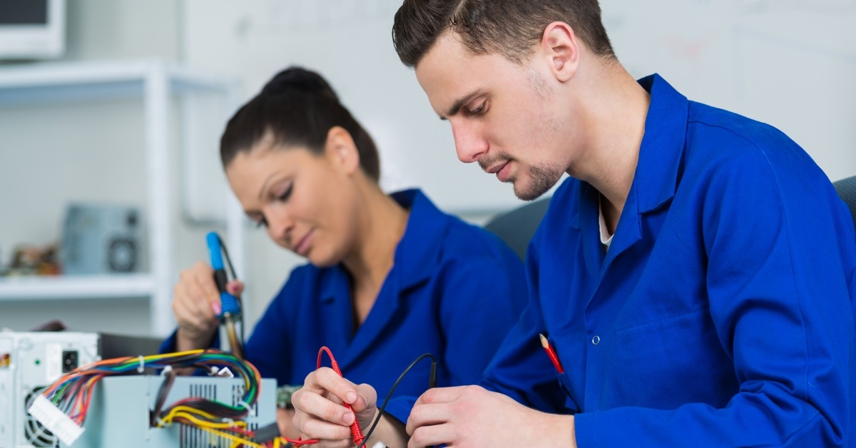 electrical engineer students learning course