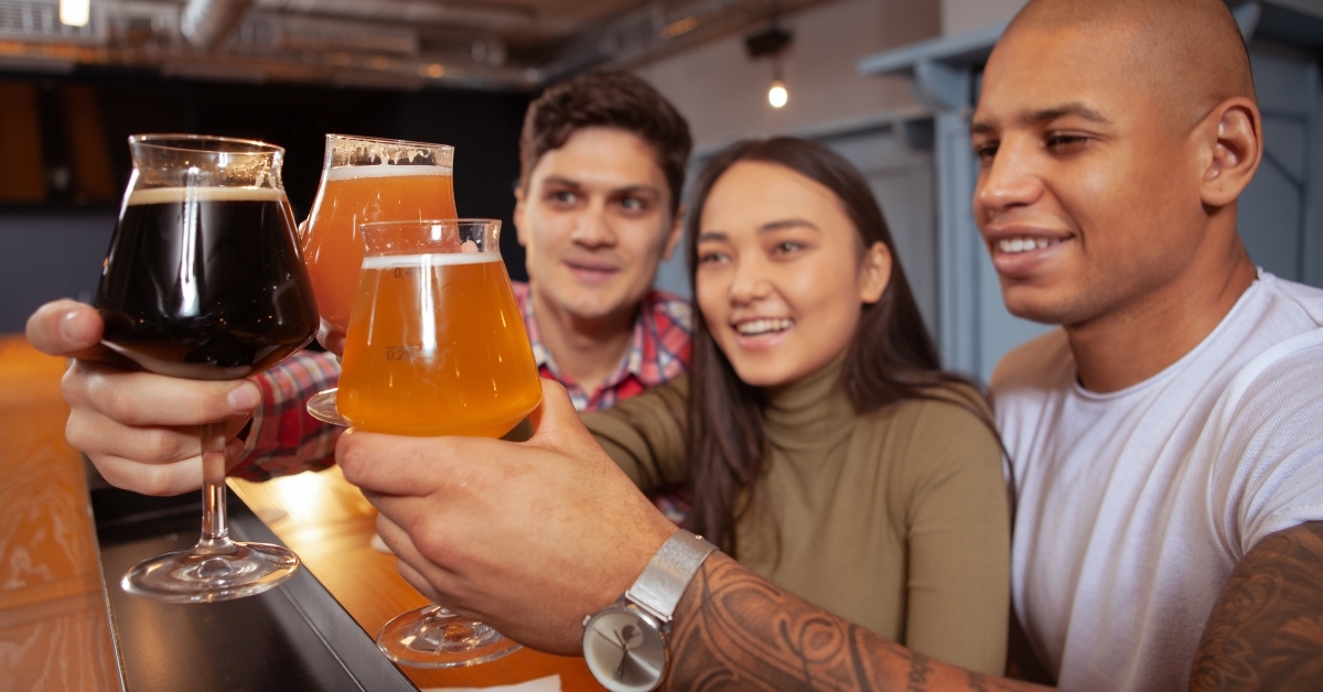 friends clinking beer glasses