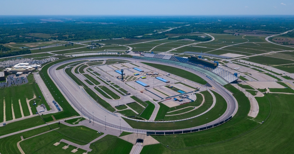 oval auto speedway for racing