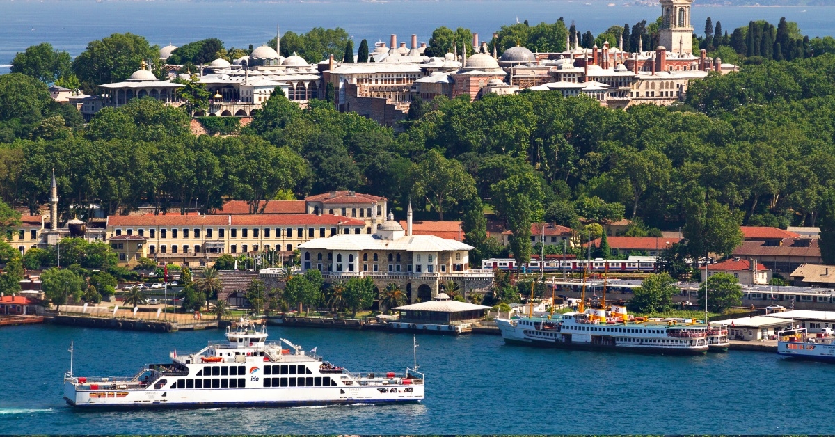 topkapi palace from golden horn