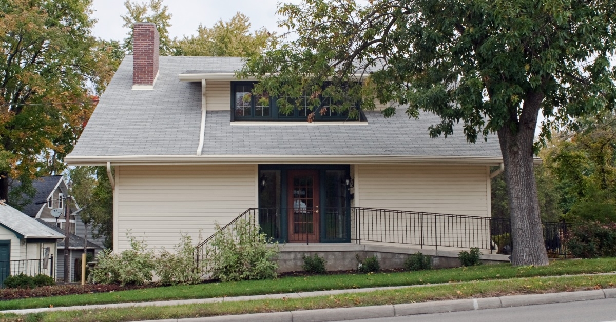 building having wheelchair access at entrance