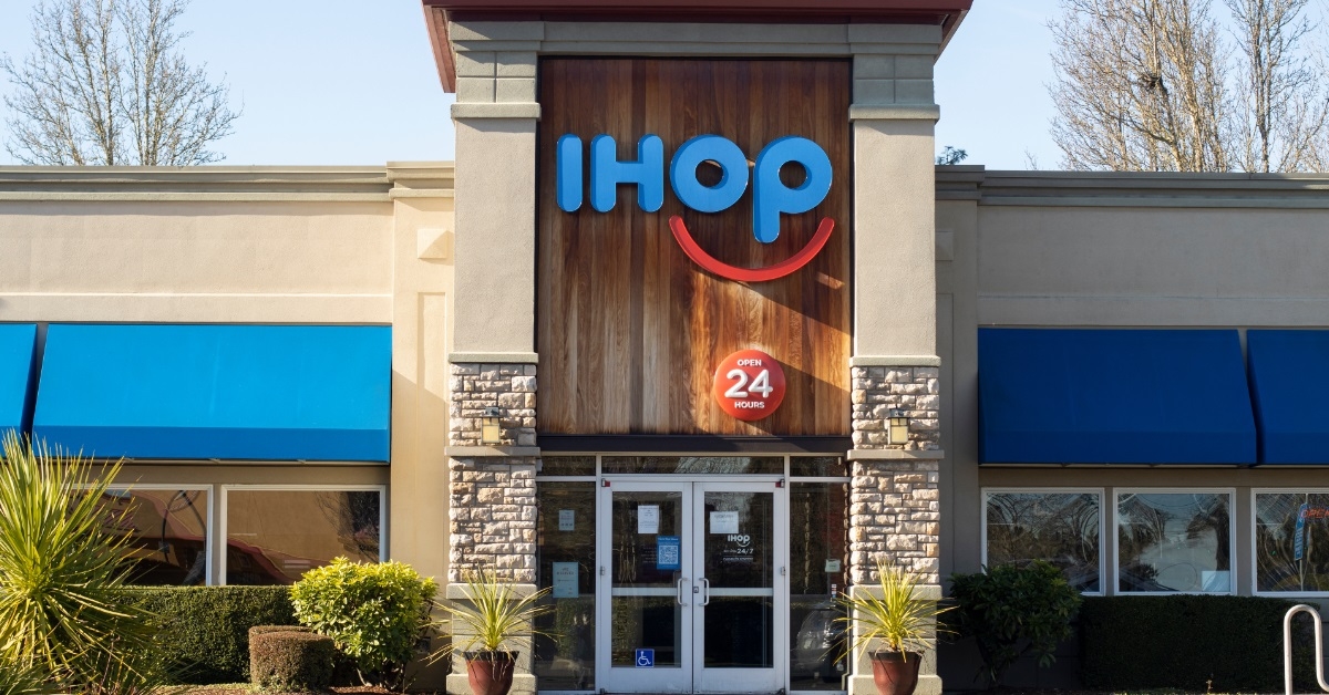 Beaverton ihop restaurant from side