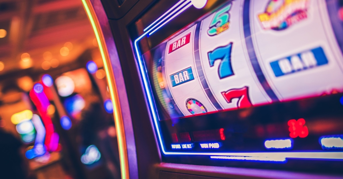 slot machine rolling drums at casino