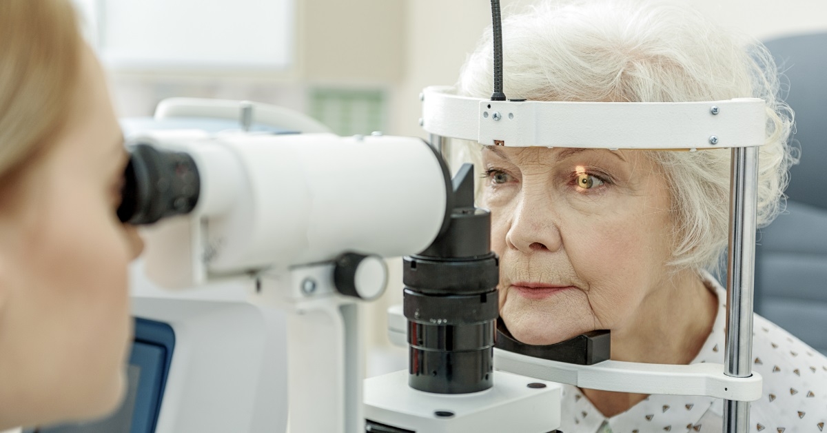 senior lady getting her eyesight checked