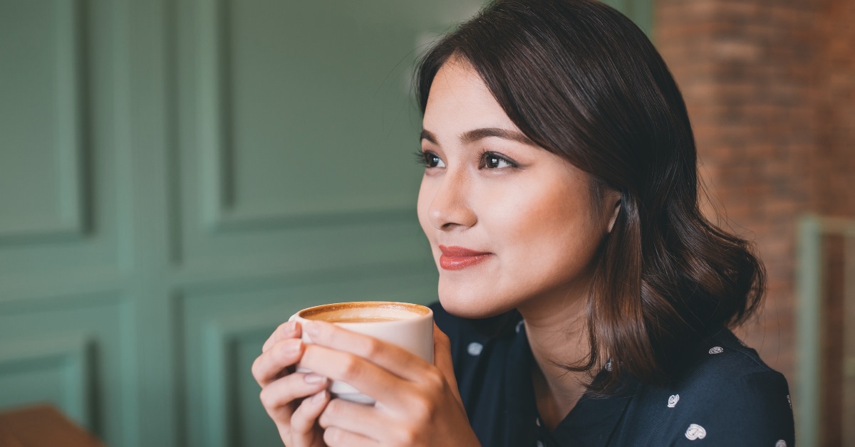 beautiful business woman drinking coffee