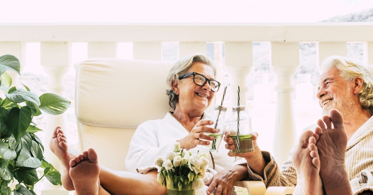 couple enjoying cocktails togather.