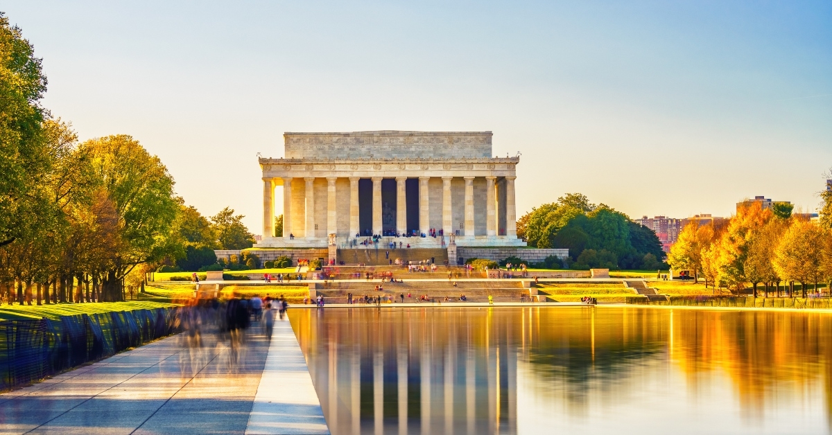 Lincoln memorial and pool