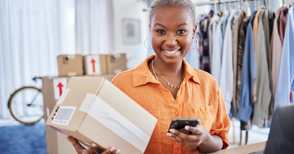 african american woman dispatching shipment