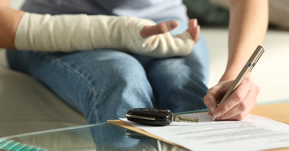 lady with broken arm signing insurance