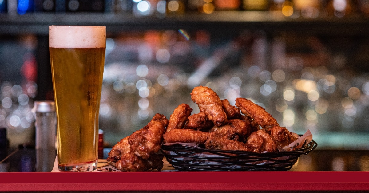 beer and chicken wings at bar