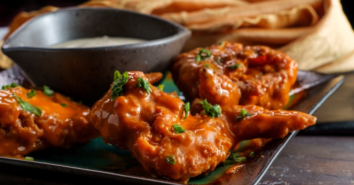 buffalo chicken wings with white sauce
