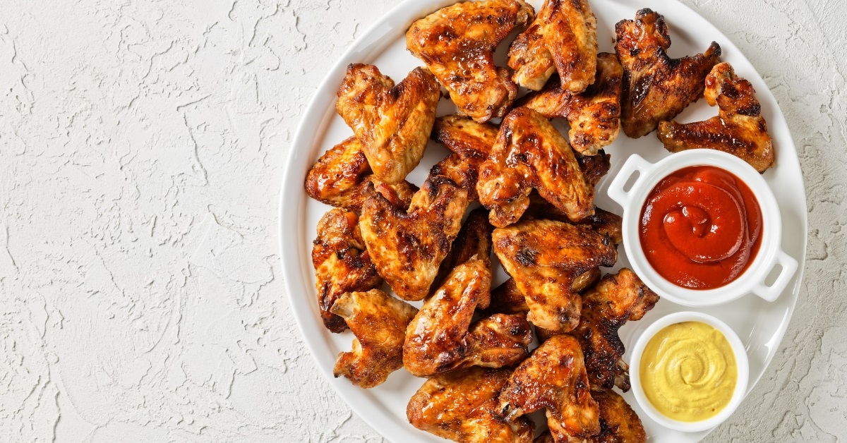 crispy chicken wings with sauces