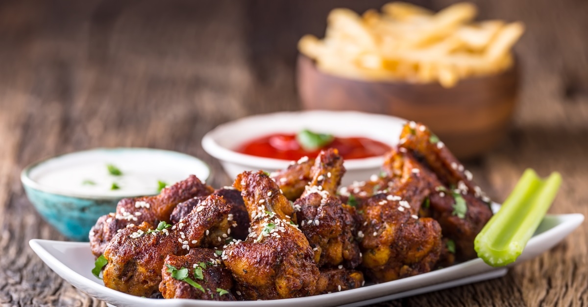 fried chicken wings with garlic sauce