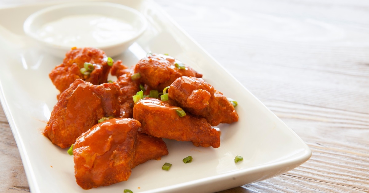 boneless buffalo wings with garnishing