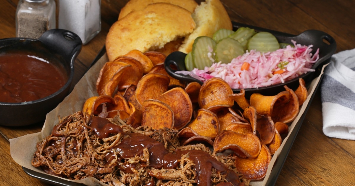 delicious bbq pulled pork platter