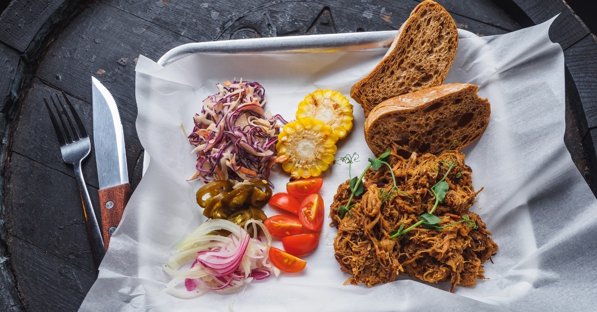 pulled pork coleslaw jalapeno and bread