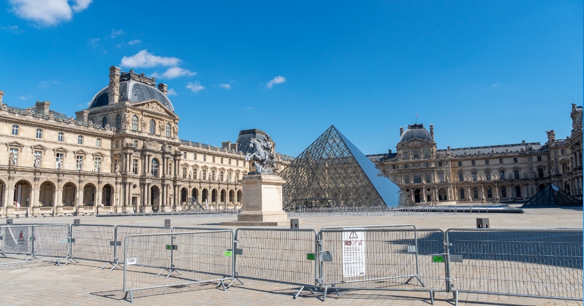 musee du louvre closed during pandemic