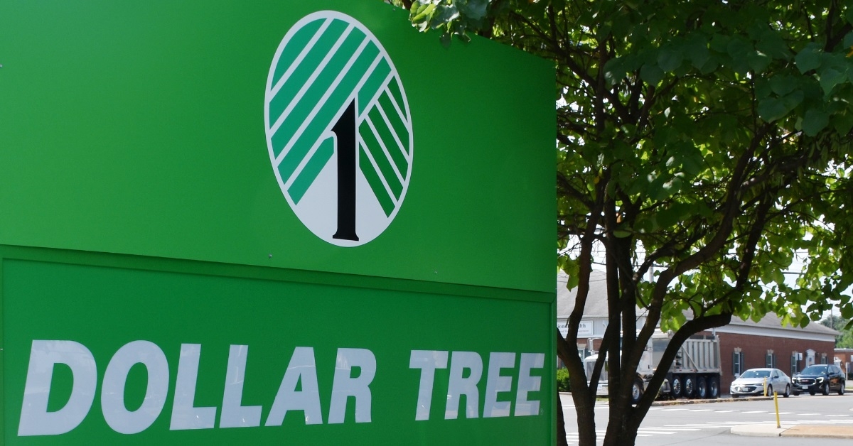 Dollar Tree Store Sign outdoors